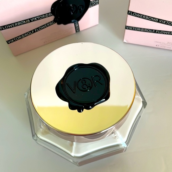 Viktor &Rolf - Picture 3 of 3